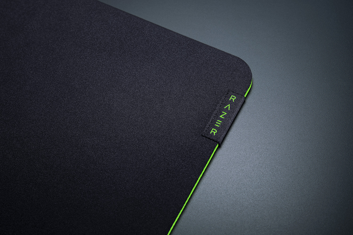 Razer Gigantus V2 gamer egérpad, Medium, fekete